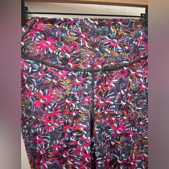 Lululemon Base Pace HR High Rise Tight 25” and Sports Bra Floral -  Size 6 - Picture 8 of 12